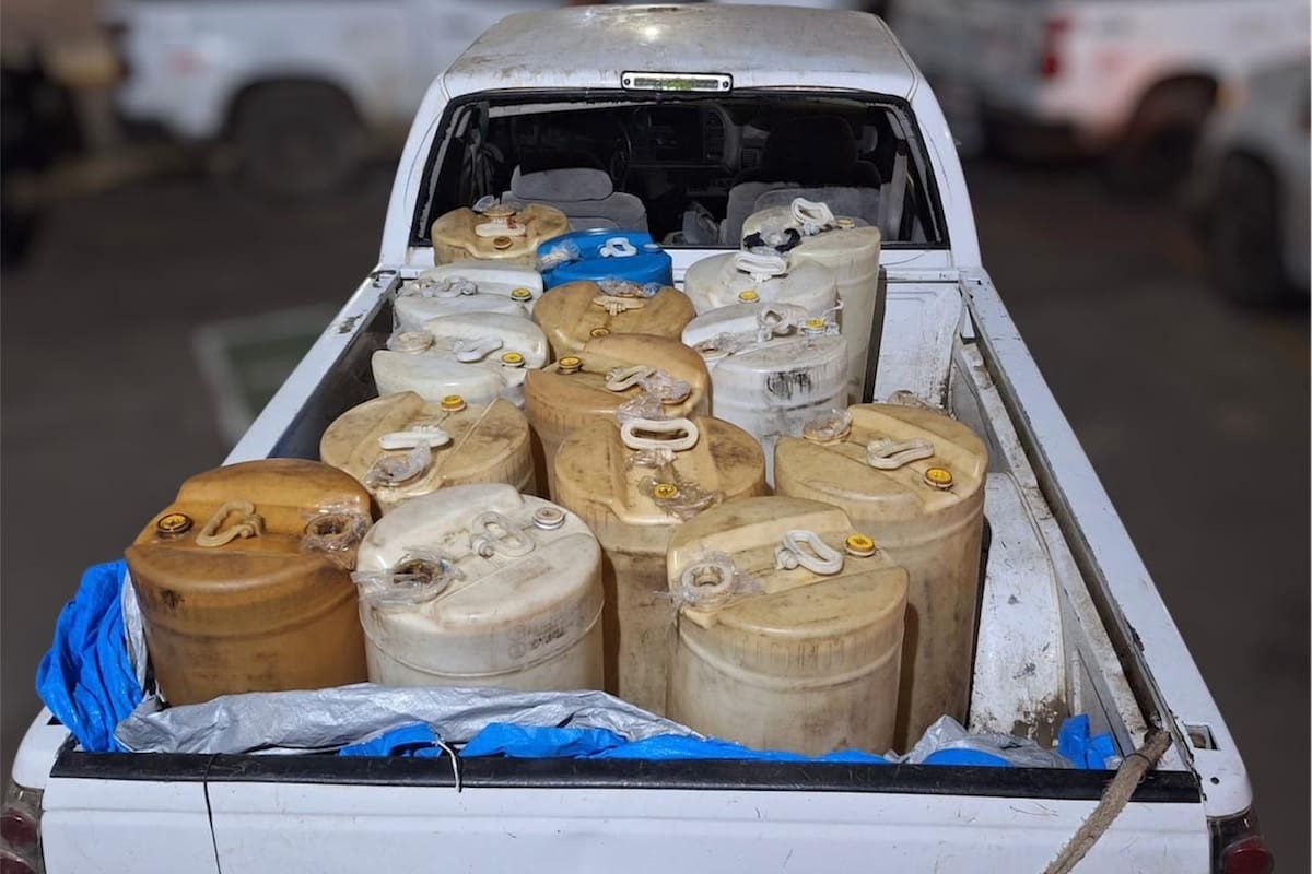 Aseguran 900 litros de gasolina ilegal durante operativo en Ensenada