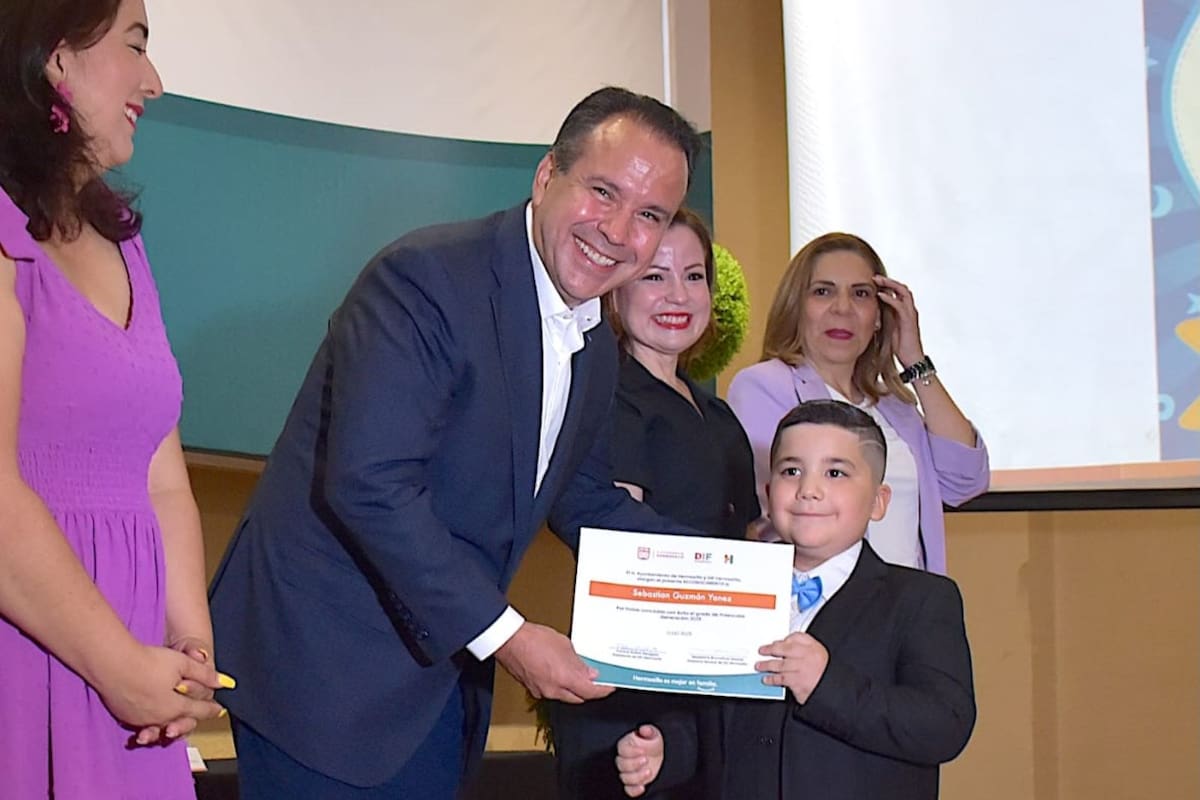 Asiste Astiazarán a ceremonia de graduación de estancias infantiles