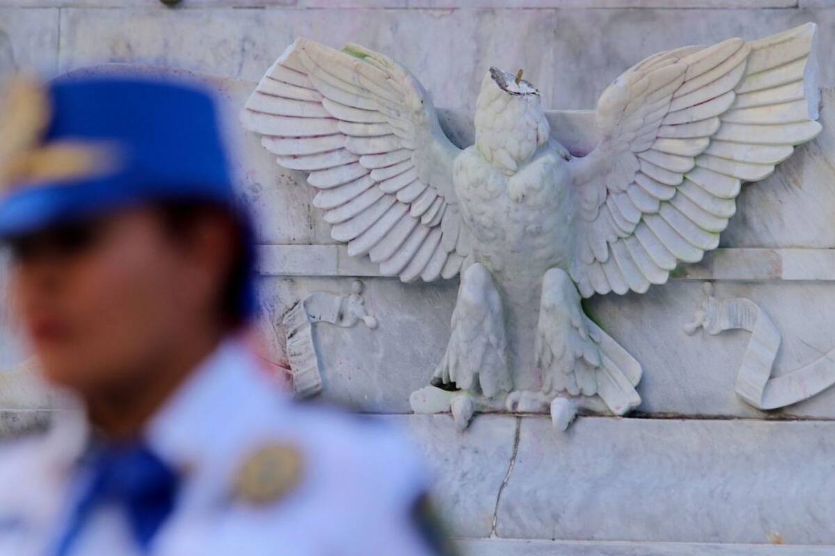 Analizan restauración del Águila del Hemiciclo a Juárez en CdMx