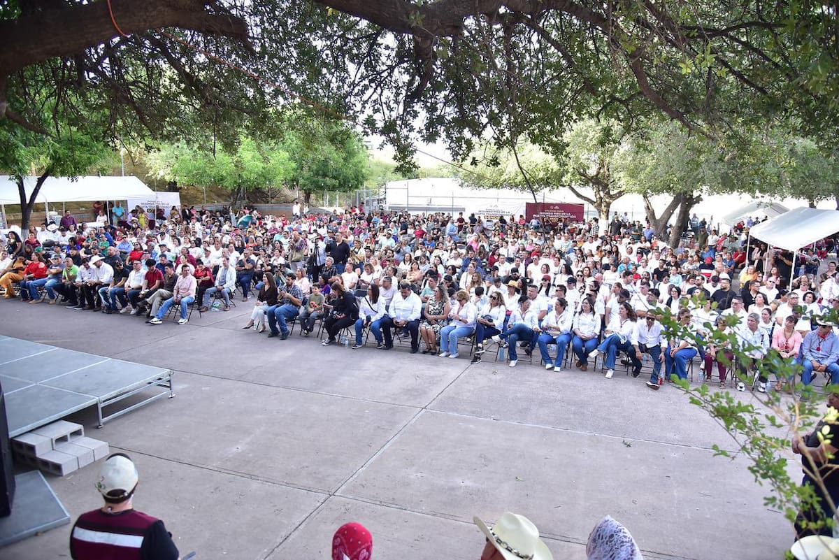 Durante encuentros con habitantes del Norte de Sonora, la senadora Lorenia Valles destacó los programas sociales y reformas impulsadas por Morena.
