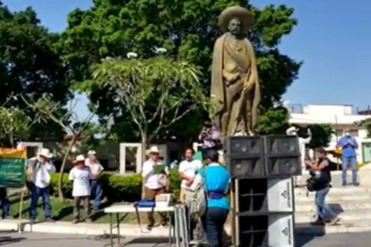 VIDEO: Campesinos piden perdón a Zapata "por no saber defender el agua"