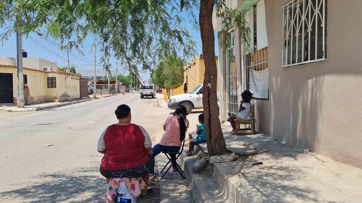 Los apagones afectan a la población en varios municipios de Sonora, donde el calor es intenso y, en el último año, aumentaron los reportes por fallas eléctricas. FOTO: BANCO DIGITAL