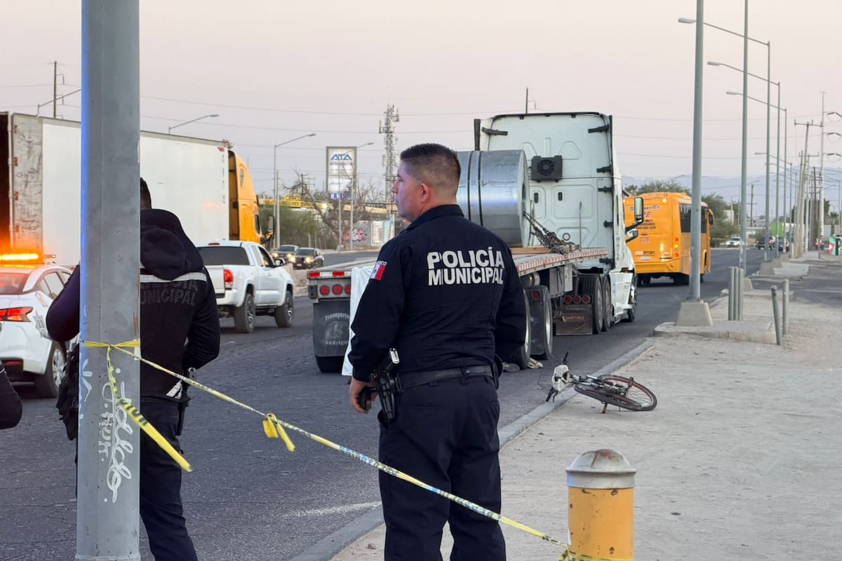Ciclista muere tras ser arrollado por tráiler