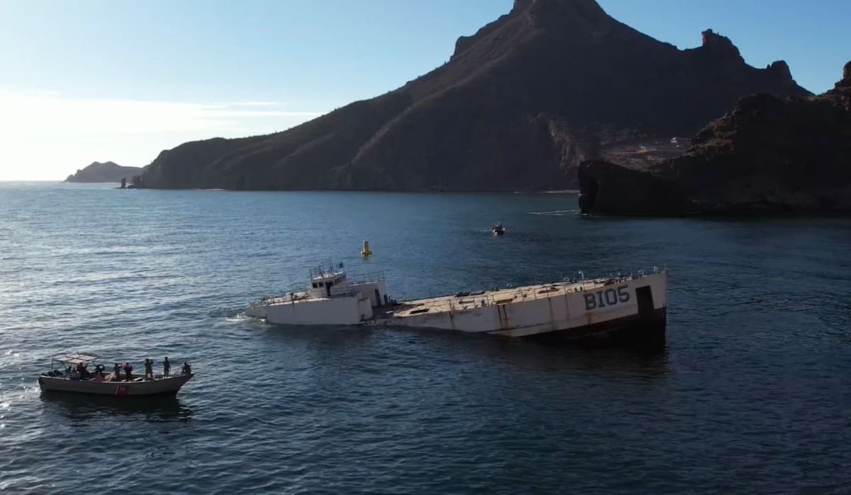 El ex buque Suchiate BI-05 fue hundido en el área que se ubica entre “Punta El Cautín” y “Punta Doble”, en las faldas del cerro del Tetakawi que es un emblema natural en esa área geográfica. FOTOS: ESPECIAL