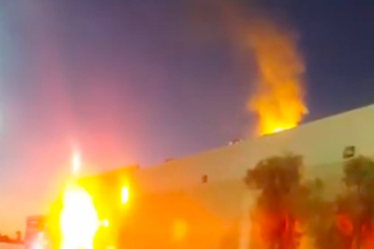 Incendio deja miles de dólares en daños en Mercado Cárdenas, de El Centro