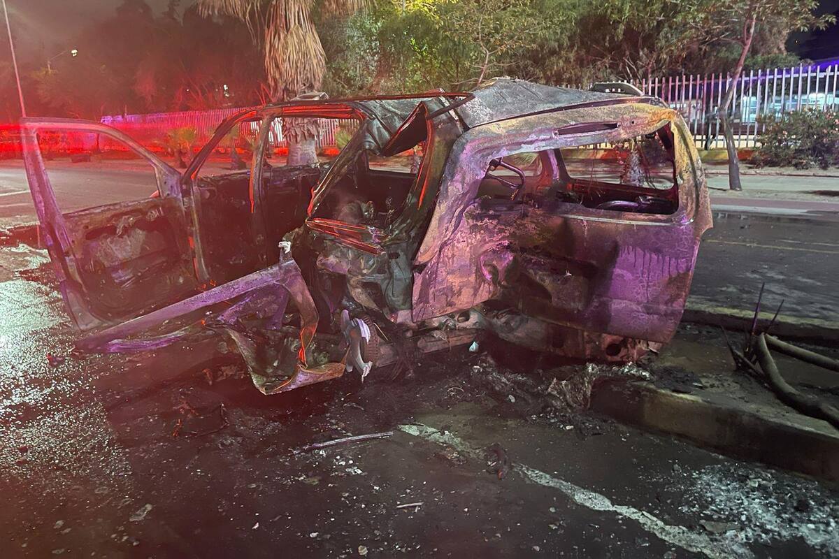 Conductora ebria impacta auto; fallecen papás de tres menores