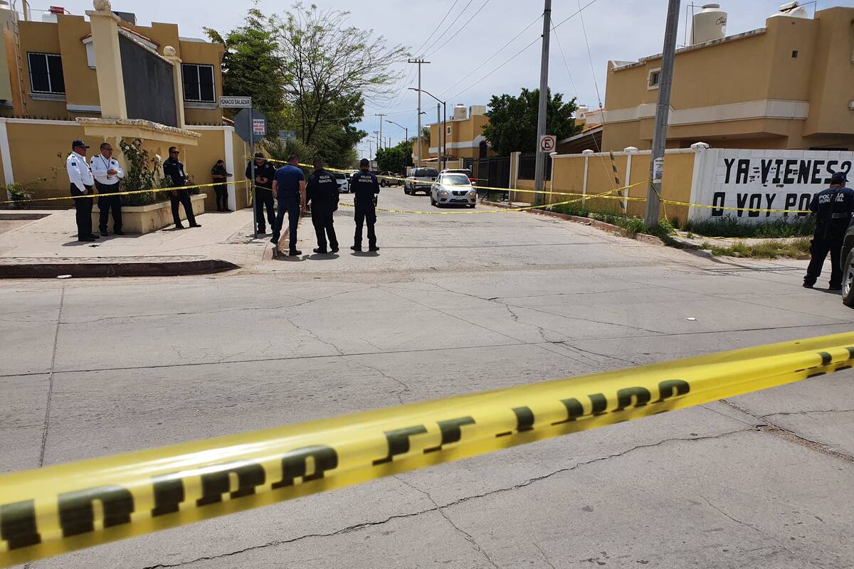 Hombre muere tras ser atacado a tiros mientras iba a bordo de su vehículo