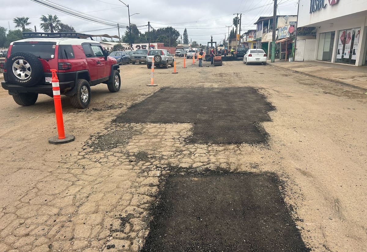 Constructores locales aportaron aproximadamente 20 metros cúbicos de asfalto frío sin costo alguno para el Ayuntamiento.