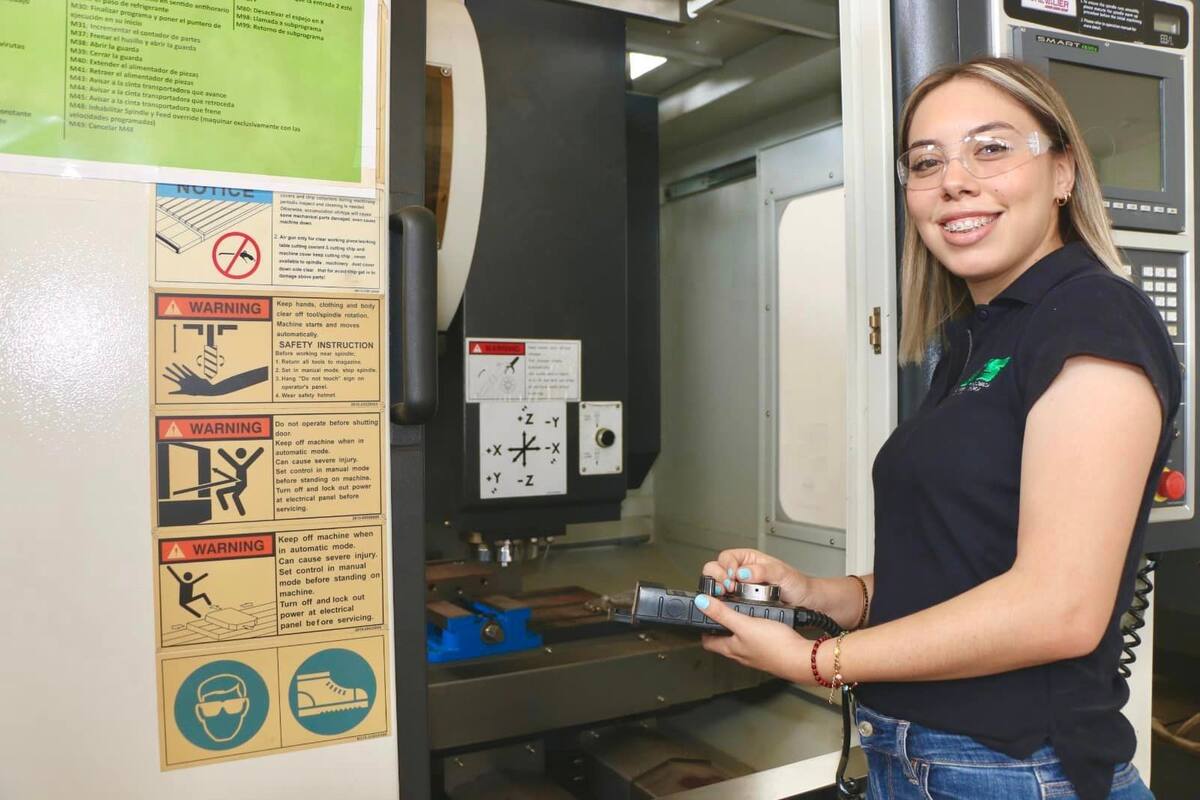 Buscan estudiantes de la UTS exponer sus capacidades ante empresas cajemenses
