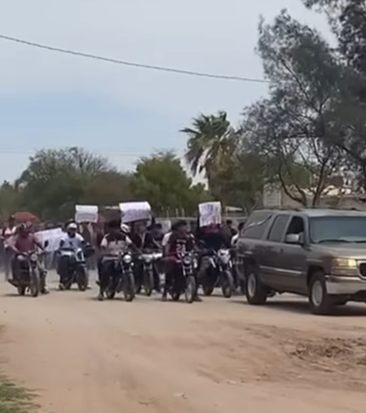 Amigos del joven asesinado en Etchojoa exigen justicia y que se castigue a los responsables. FOTO: ESPECIAL