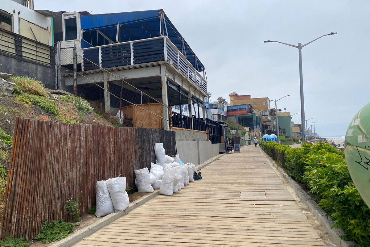 Basura prolifera en malecón de Playas de Tijuana, señalan ciudadanos