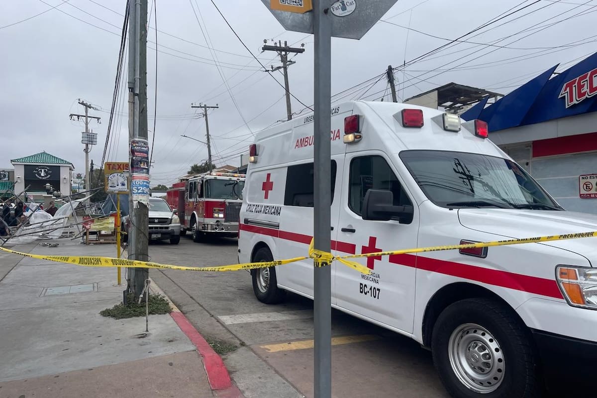 Hombre recibe descarga eléctrica cuando colocaba un andamio en Rosarito