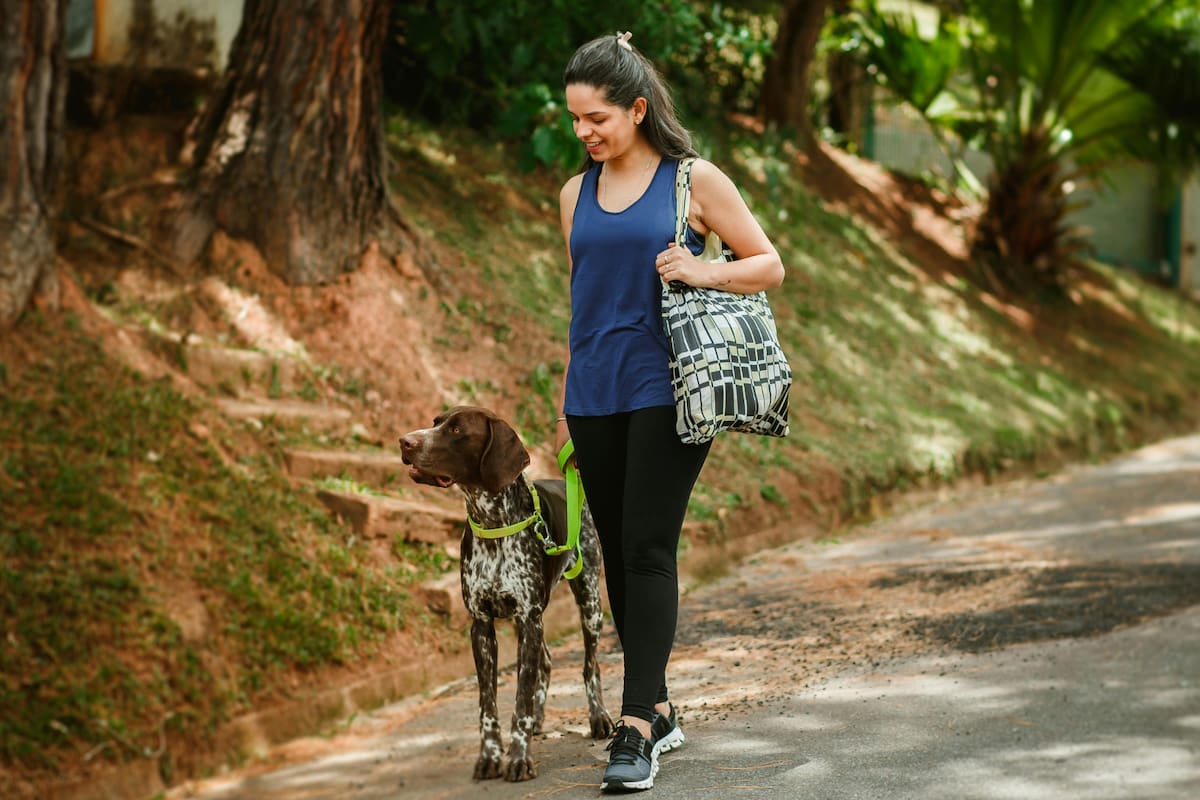 Caminar y hacer ejercicio también protege el cerebro: qué dice la ciencia