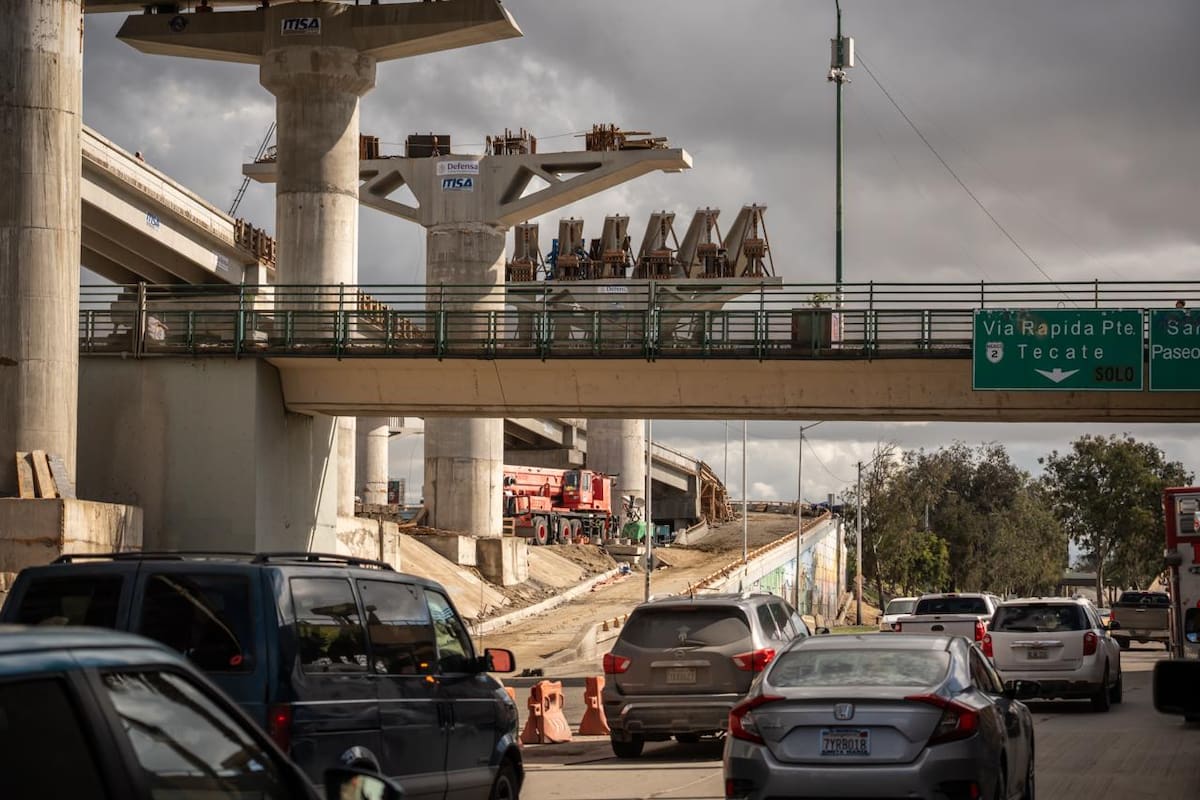 Hombre cae del puente México y sufre lesiones graves en Tijuana
