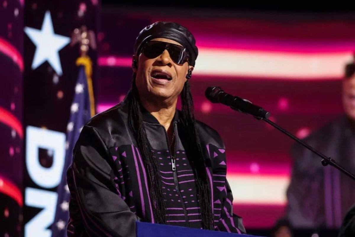 Stevie Wonder lanza una nueva canción por la unidad: ‘Can We Fix Our Nation’s Broken Heart?’