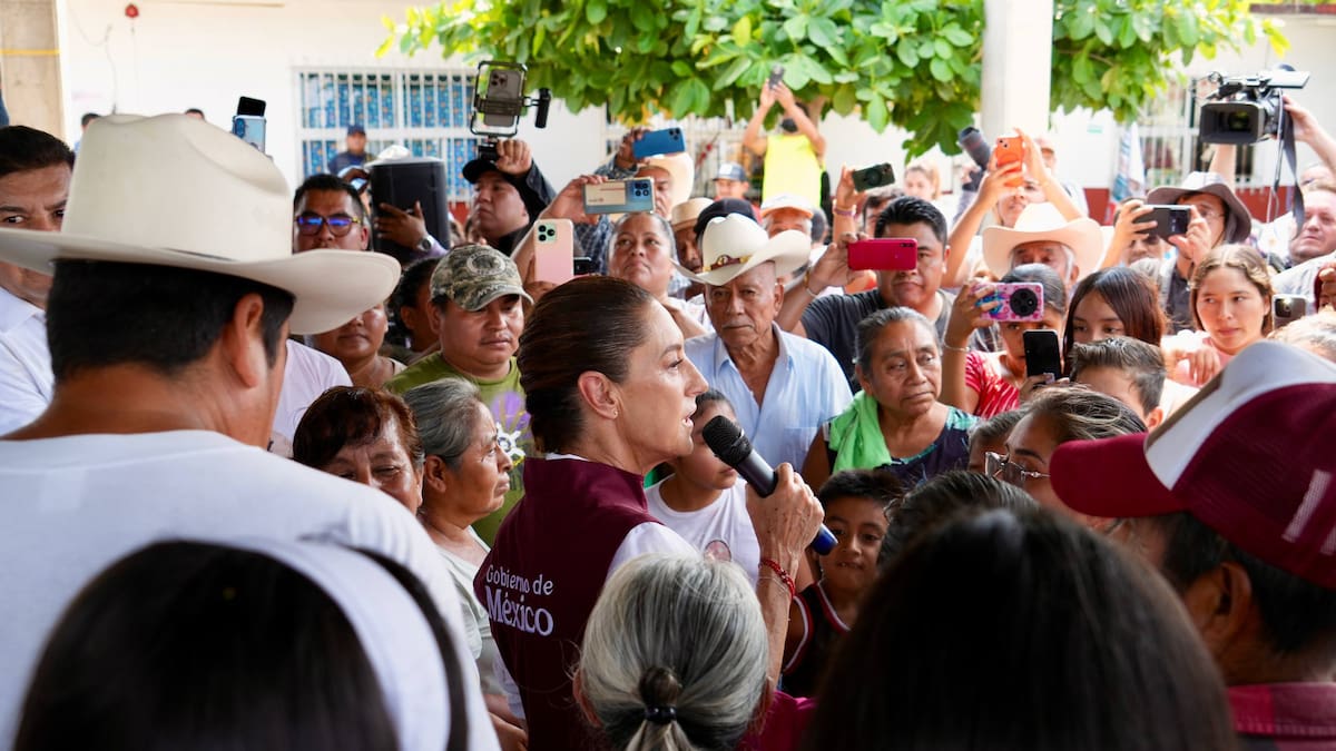 Tras el paso de la perturbación tropical 90-E, comunidades de la Sierra Alta de Hidalgo enfrentan pérdidas devastadoras con cinco muertos y una menor como única sobreviviente de su familia en Joquela, mientras habitantes denuncian falta de alertamiento, caminos bloqueados y respuesta tardía de autoridades, y la presidenta Claudia Sheinbaum visita las zonas afectadas para supervisar ayuda urgente