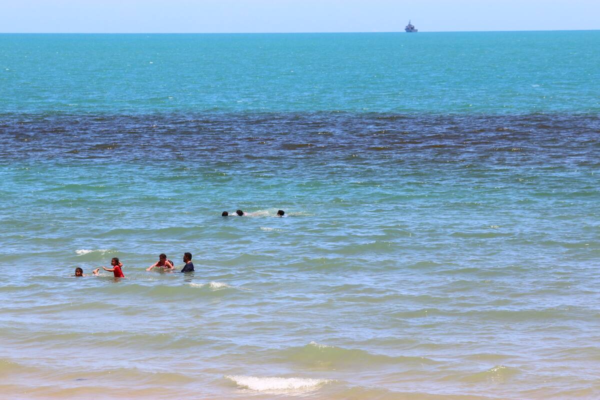 Mancha en playas de malecón de San Felipe no es de riesgo