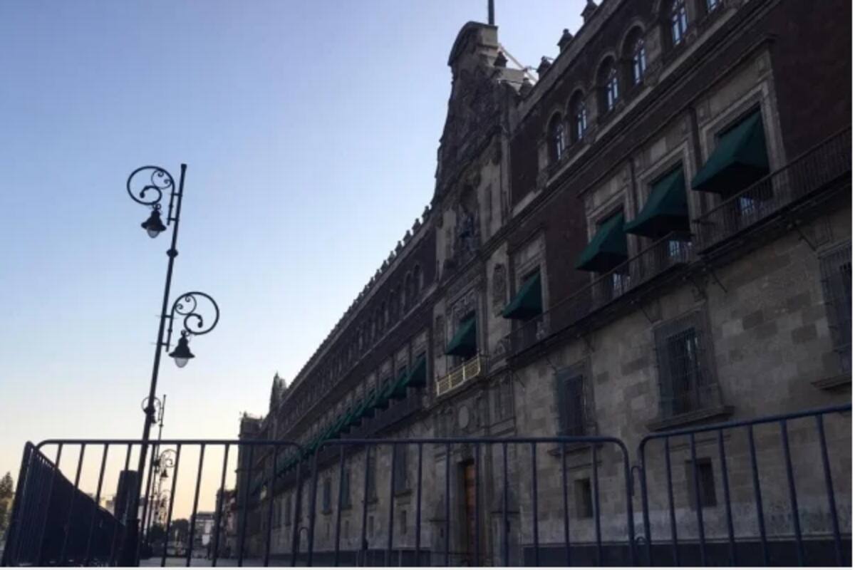 Rodean a Palacio Nacional con vallas metálicas por Covid-19