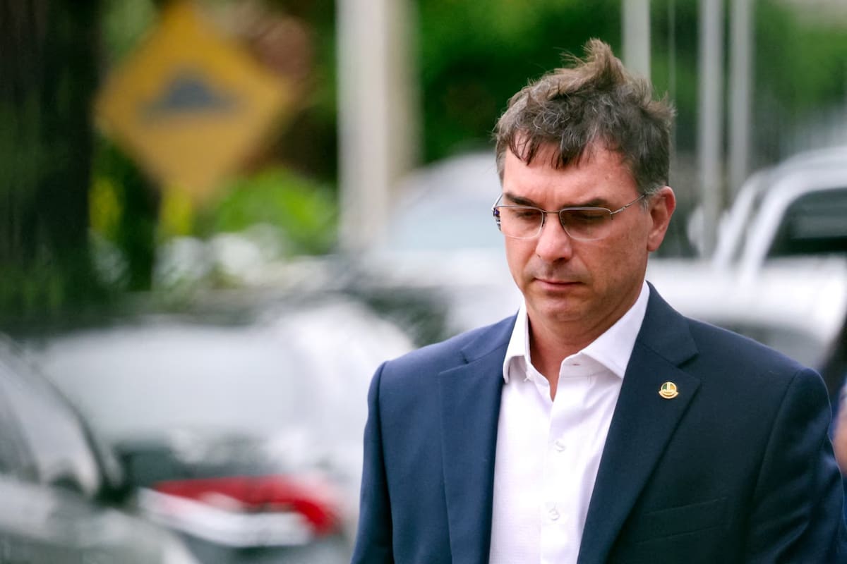 Flávio Bolsonaro acusa al Tribunal Superior Electoral de “censura” y se retira del último debate presidencial antes de las elecciones de Brasil