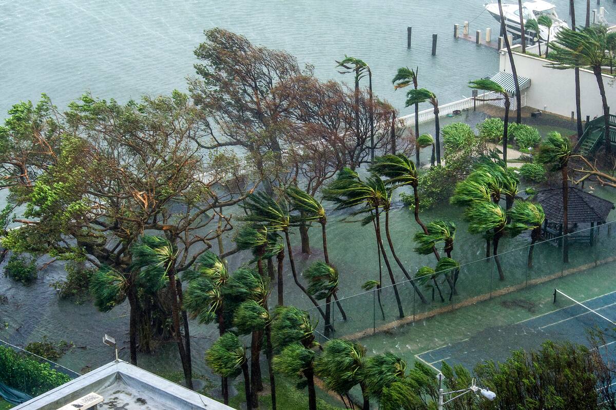 Tormenta 'Melissa' se aleja de EU; tiende a degradarse
