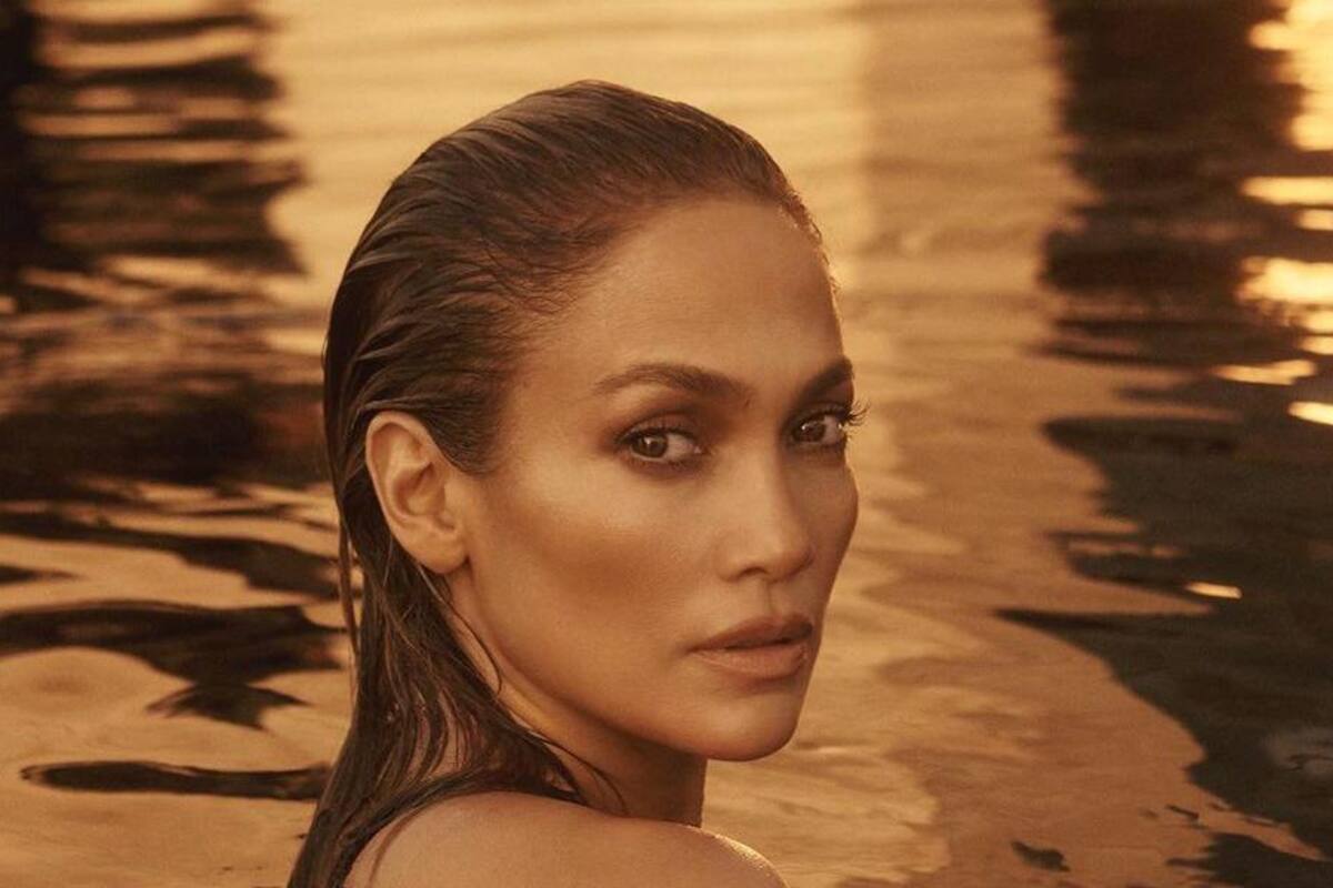 JLo calienta Instagram posando completamente desnuda