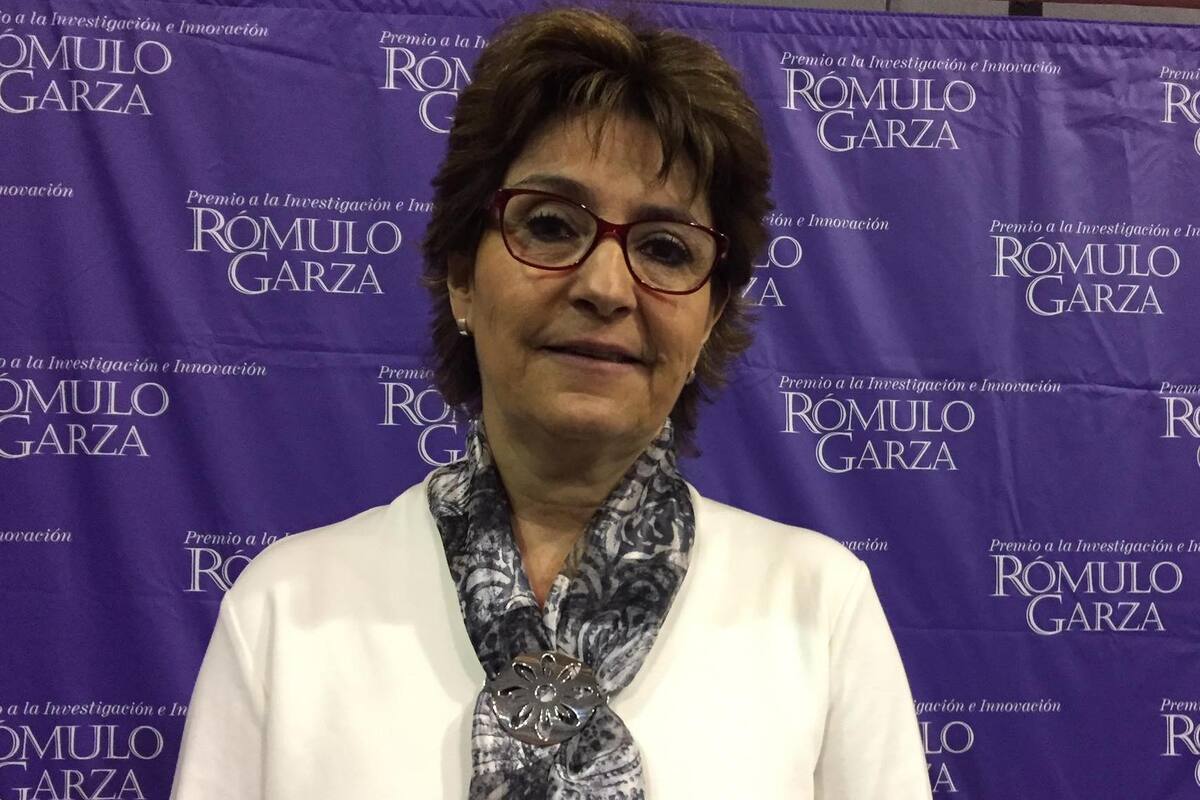 Reconocen a Dora Elvira García con Premio Rómulo Garza 2019