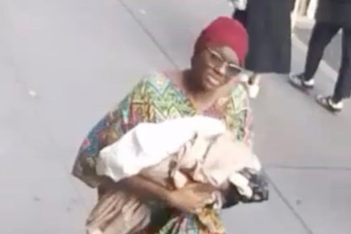 Abandona a bebé en estación del metro, todavía tenía el cordon umbilical