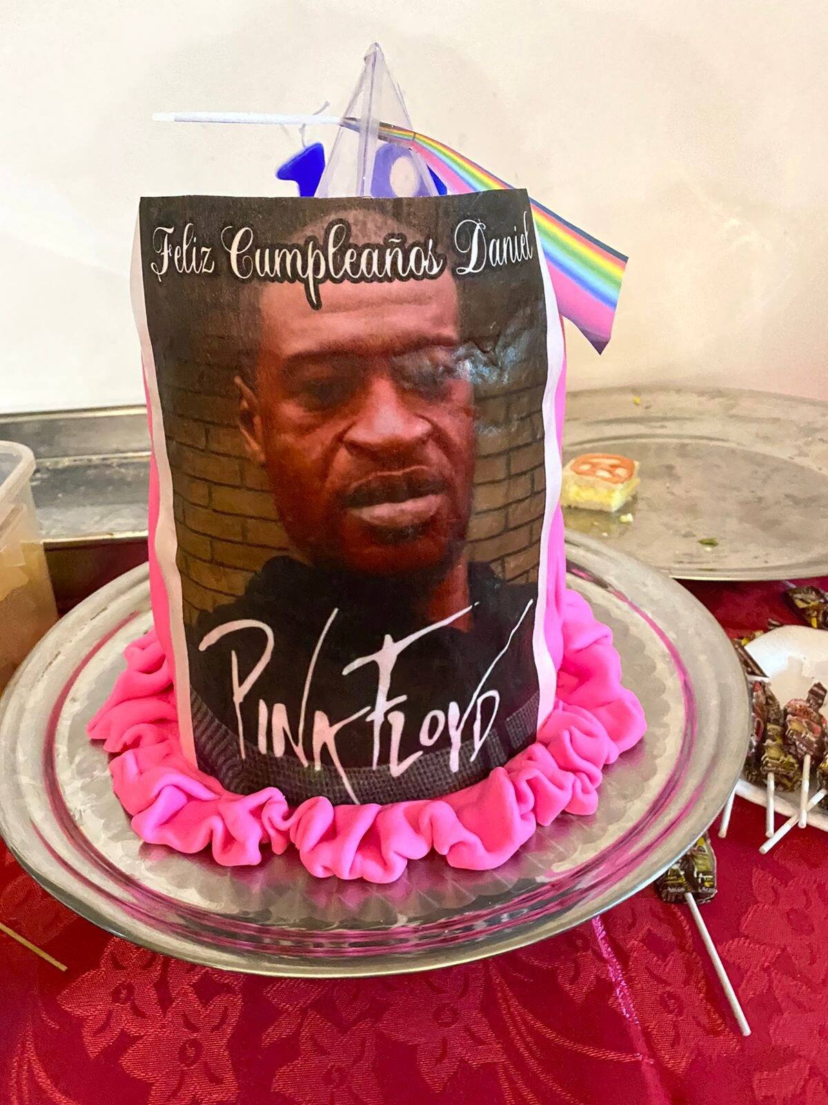 Pastel de burla a muerte de George Floyd en el cumpleaños que se hizo viral. | Redes sociales