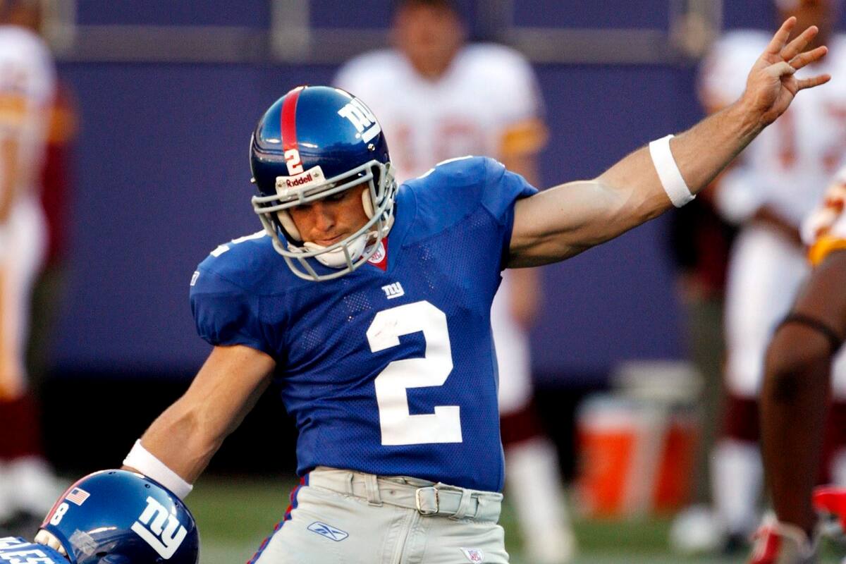Jay Feely, ex pateador de los Gigantes de NY, dona comida a personal de Salud