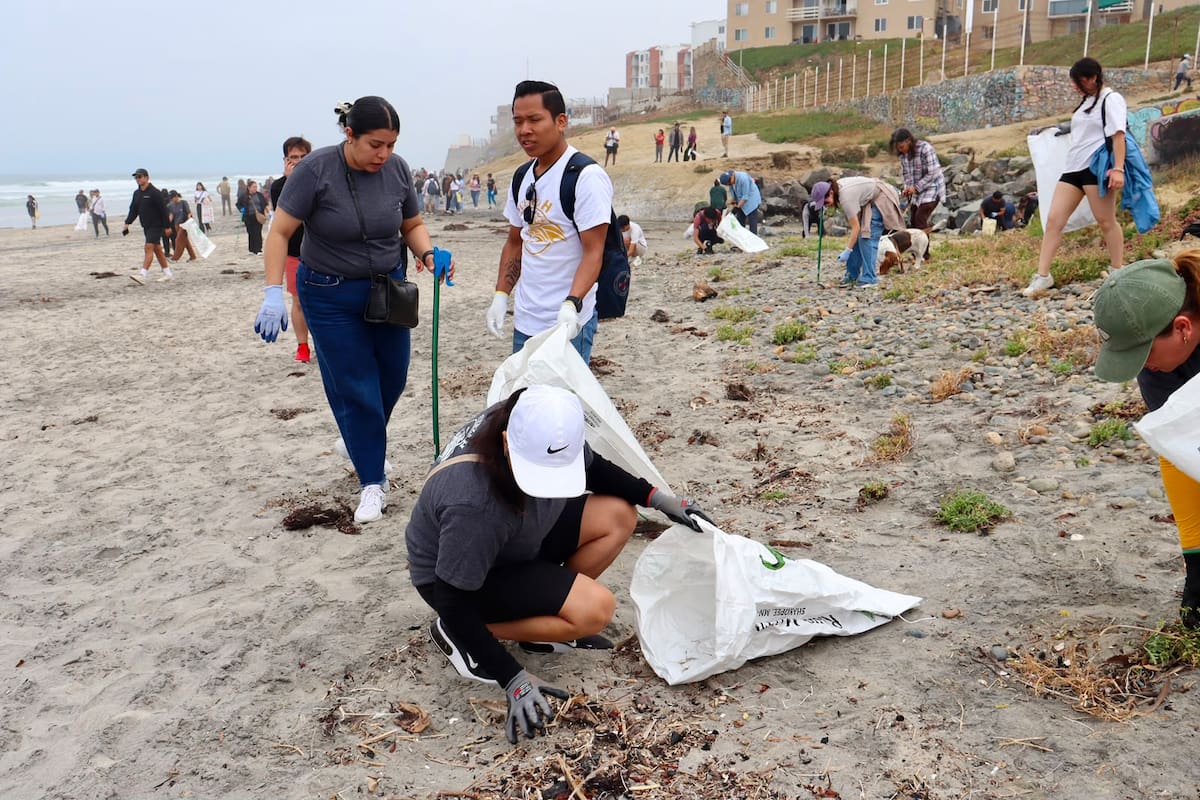 Retiran más de una tonelada de basura de Playas de Tijuana