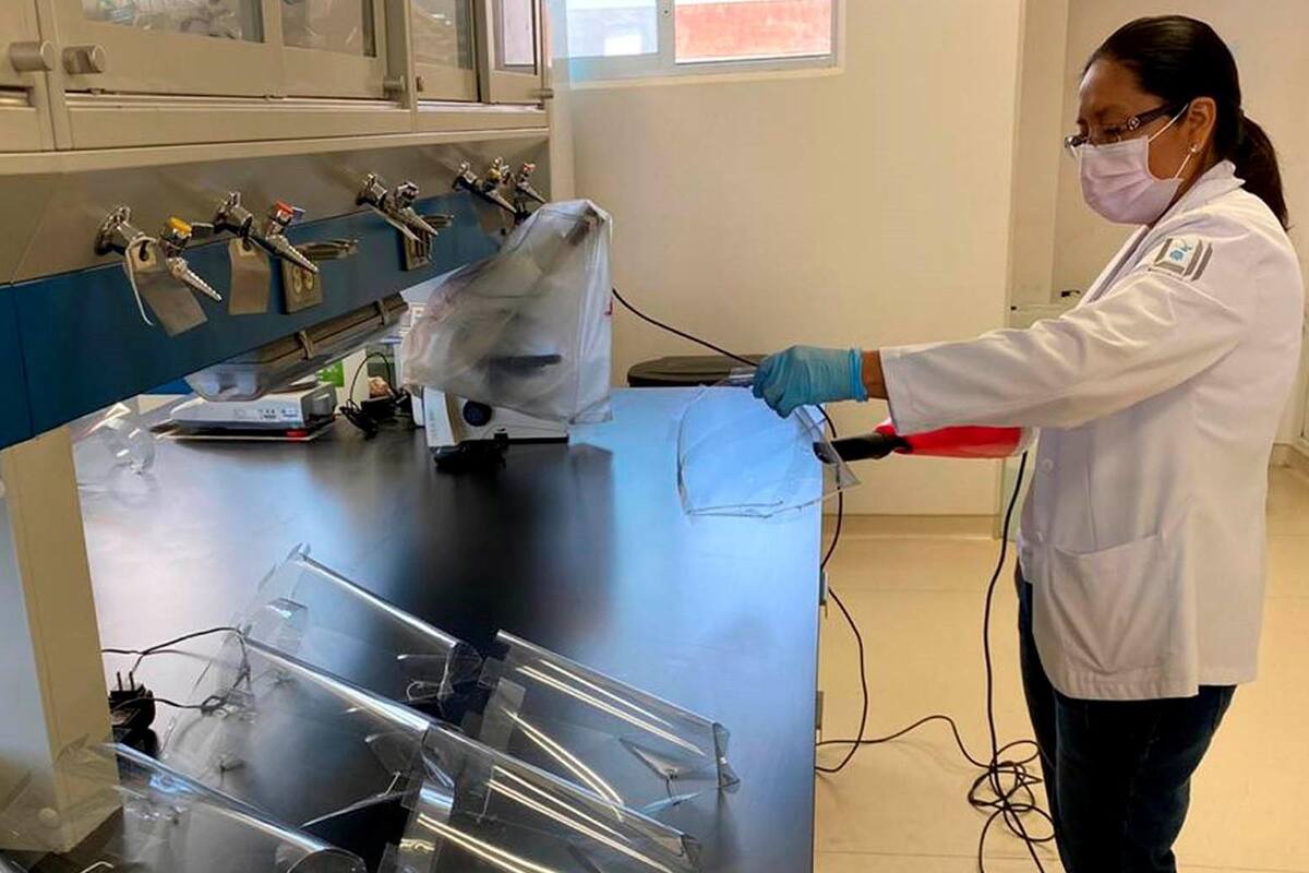 UNAM produce insumos médicos para personal de salud Covid-19 de Guanajuato