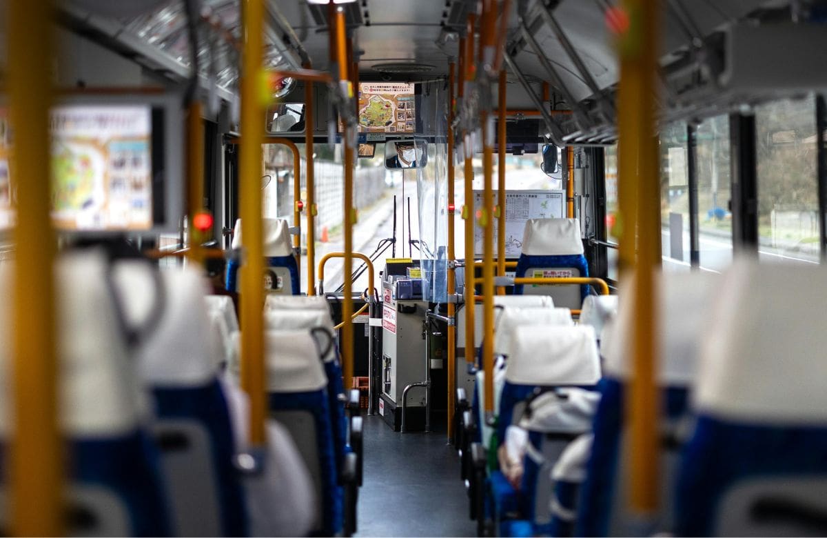 Los mejores trucos para soportar temperaturas extremas en el transporte público | Foto: Especial (canva)