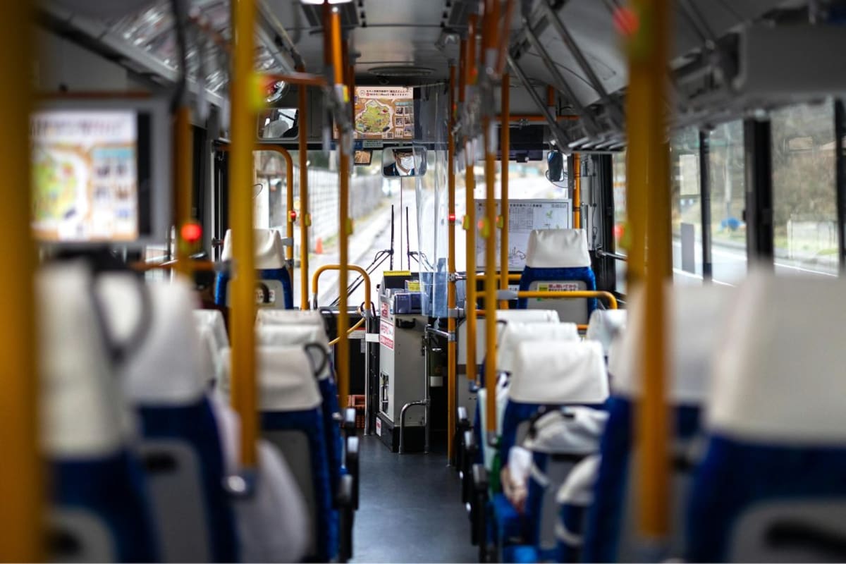Los mejores trucos para soportar temperaturas extremas en el transporte público y evitar agotamiento, sudor excesivo y malestares durante horas pico