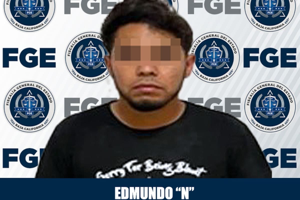 Huye de policías en Mexicali y descubren que conducía un auto robado; llevaba 20 bolsas con metanfetamina