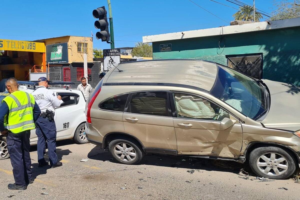 Hermosillo: Choque volcadura deja lesionados y cuantiosas pérdidas materiales