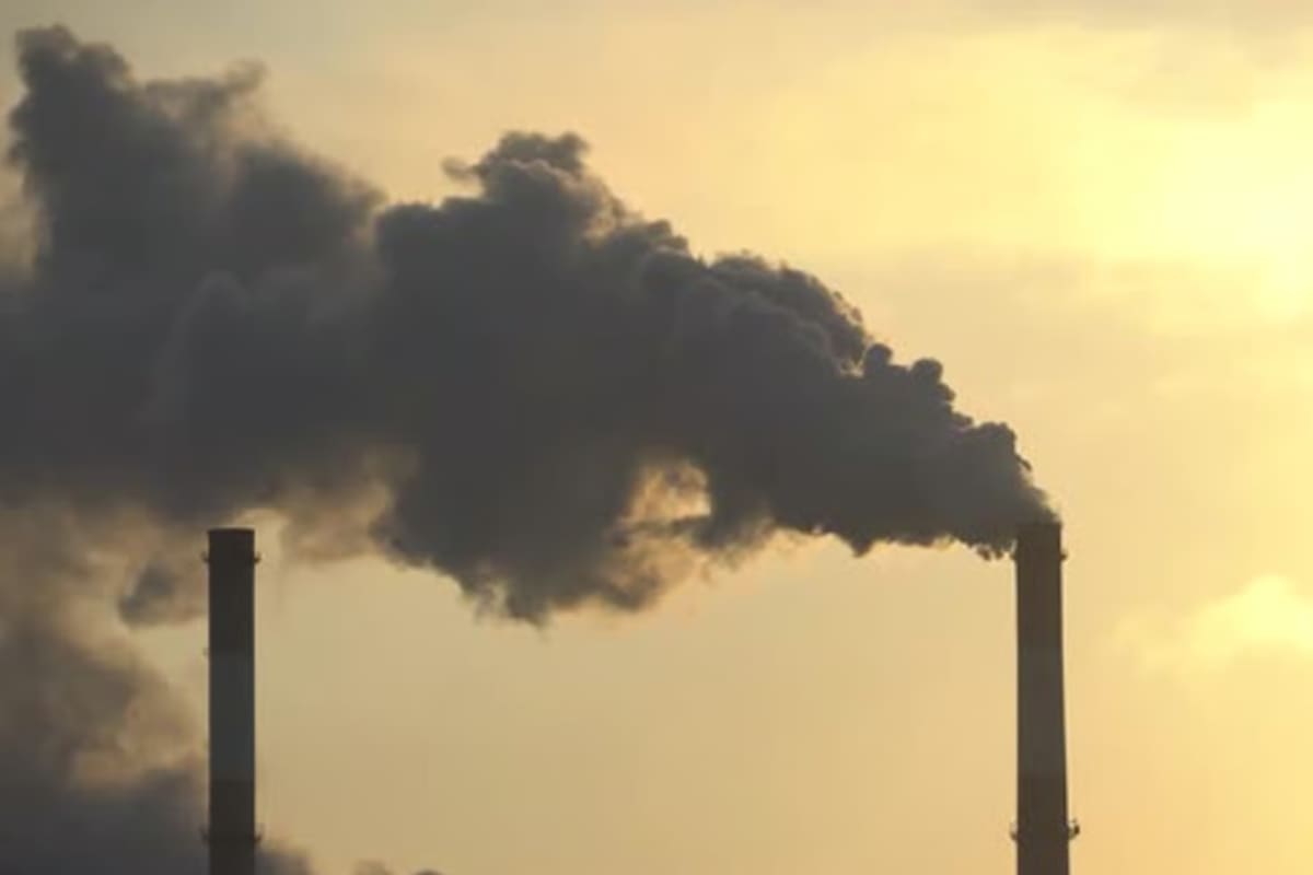 Clausuran temporalmente empresa de asfalto al sur de Nogales por denuncias de contaminación por humo