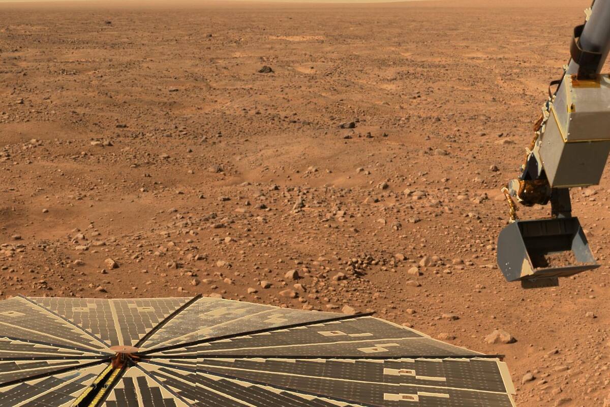 Descubren que la cara oculta de la Luna está cubierta de suelo "pegajoso" y cráteres pequeños