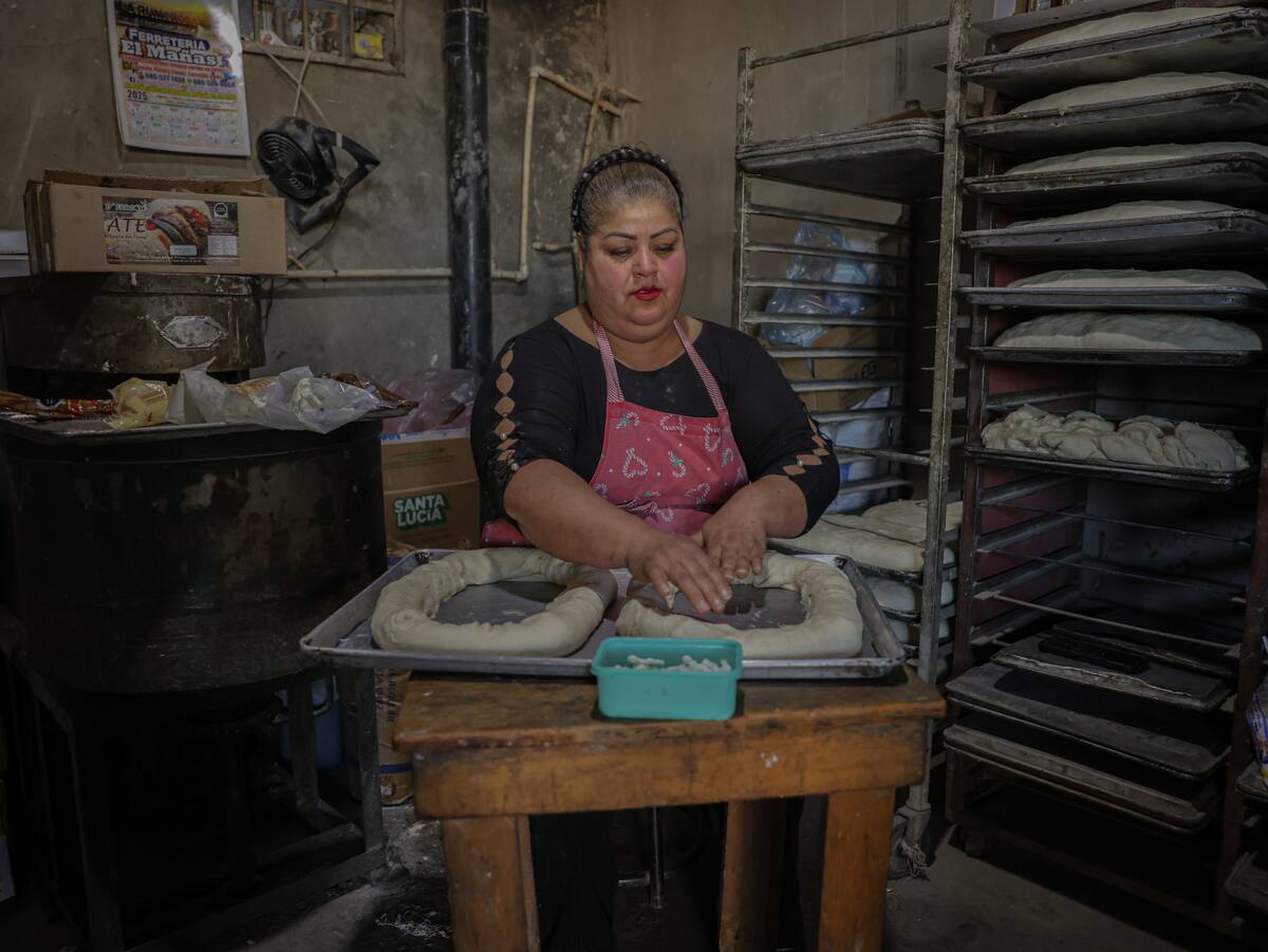 Un día antes del 6 de enero, comienzan a preparar las roscas desde las primeras horas de la mañana l Foto: Javier Gallegos
