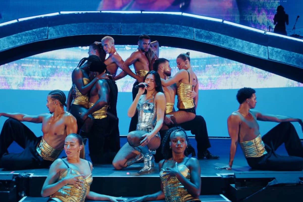 ¡Ya disponible gratis! Dua Lipa estrena su película de conciertos en México con un inesperado dueto con Maná