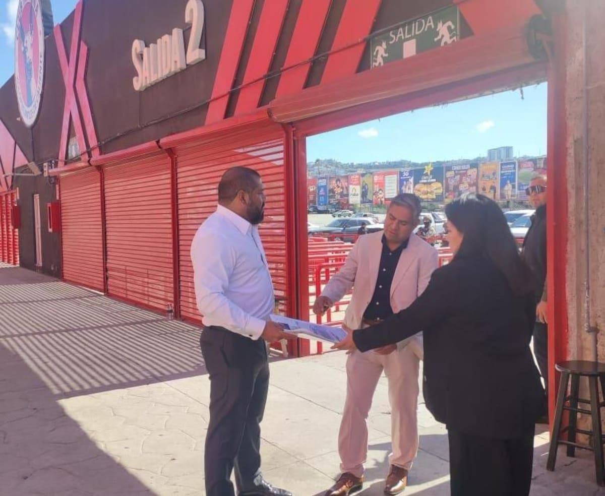 El secretario de Seguridad Ciudadana sostuvo reuniones con autoridades del Consulado de Estados Unidos y representantes de FIFA, además de supervisar el Estadio Caliente como parte de los preparativos para el Mundial FIFA 2026. Foto: Cortesía.