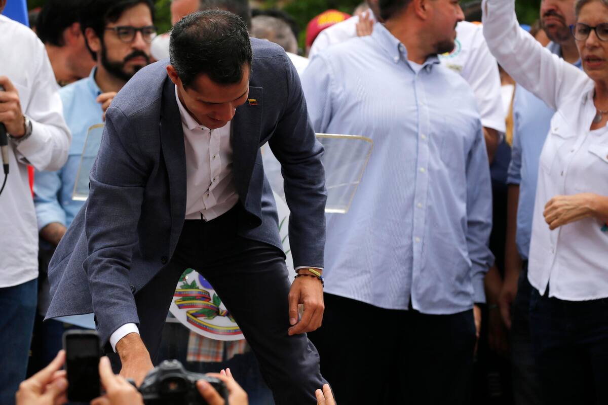 Guaidó busca diálogo con militares de EU
