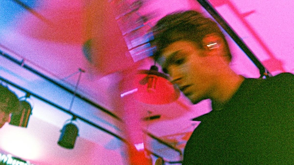 Moses Martin debuta con “People I’ve Met”: el hijo de Chris Martin inicia su carrera musical con un sonido propio