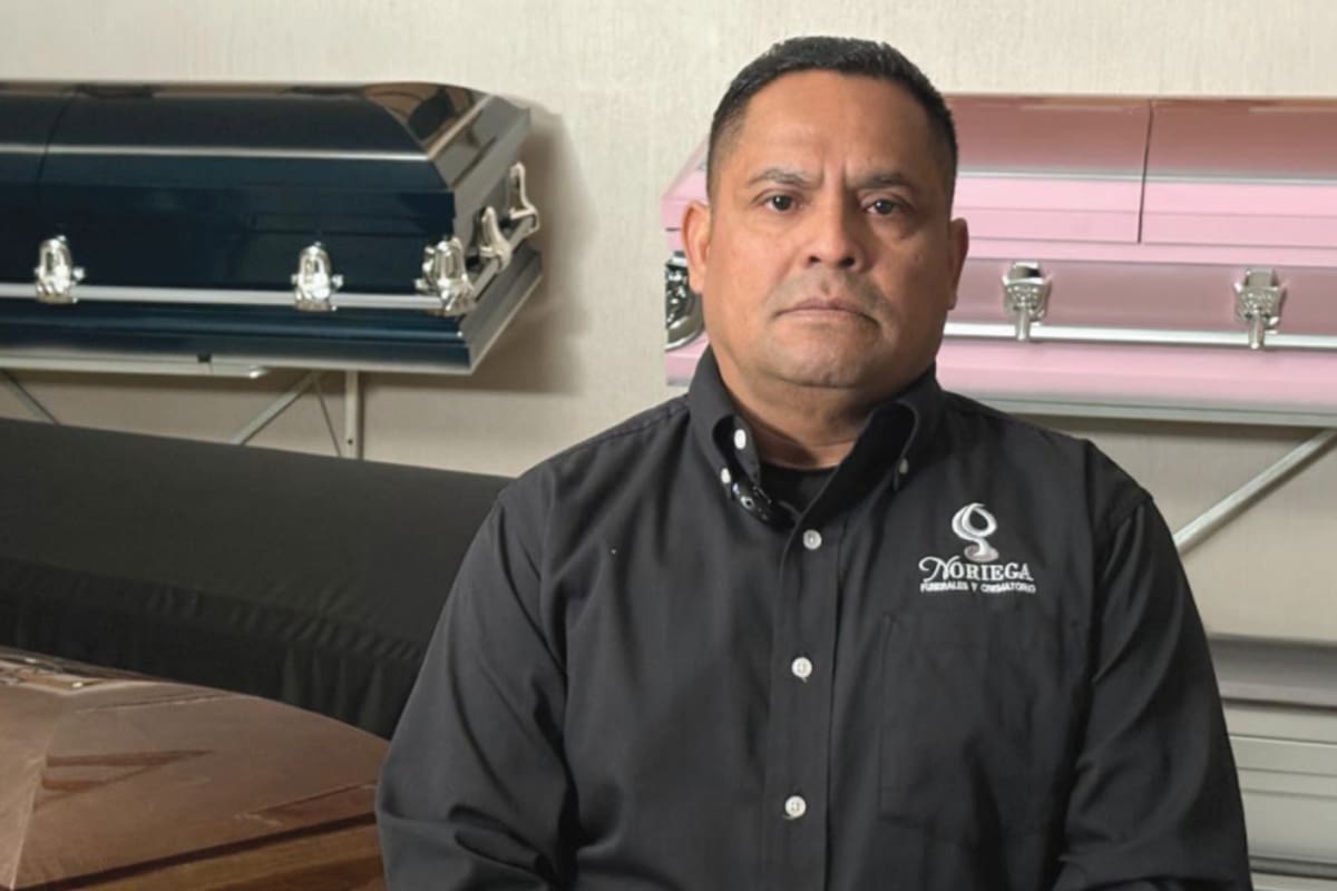 El embalsamador nogalense Gregorio Galván ha aprendido a convivir con la muerte