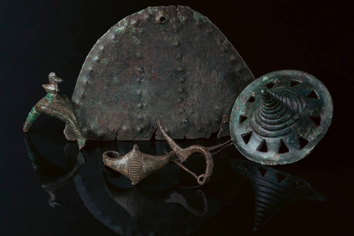 Más de 900 objetos metálicos hallados cerca de un volcán revelan secretos de un pueblo europeo de hace 3,400 años
