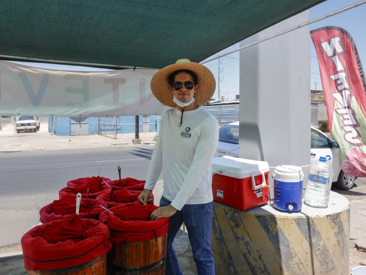 Eduardo reconoce que trabajar en la calle representa un reto. Sin embargo, asegura que es un esfuerzo que vale la pena.│Foto: Juan J. Morales