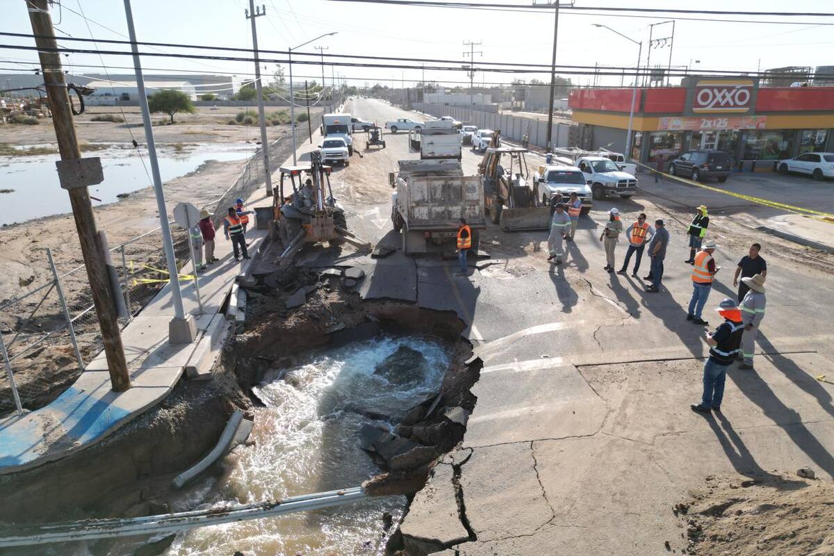 Fractura en línea de agua potable en González Ortega afecta el suministro