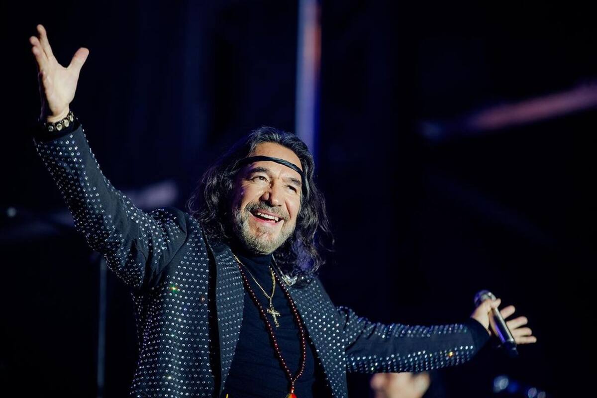 El Buki sorprende en concierto y aparece bailando “They’re not like us”