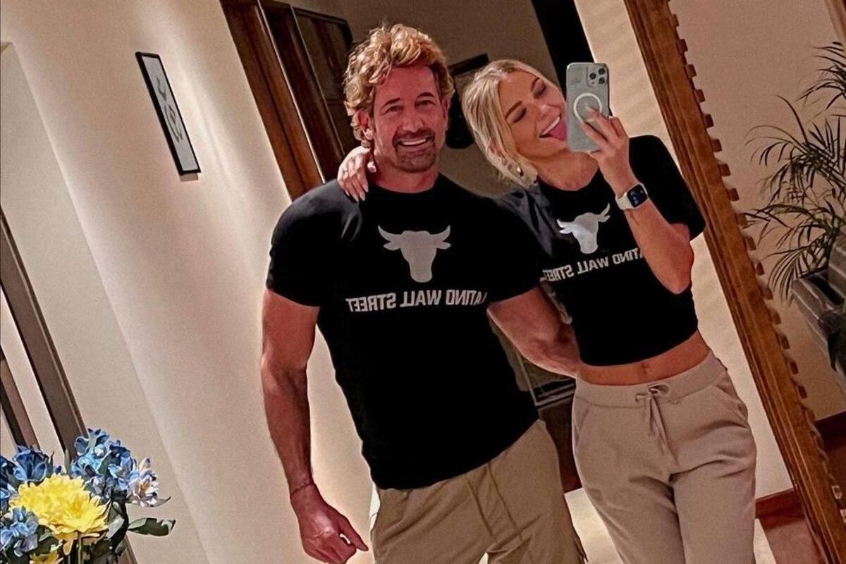 Irina Baeva y Gabriel Soto se dejan ver juntos en traje de baño