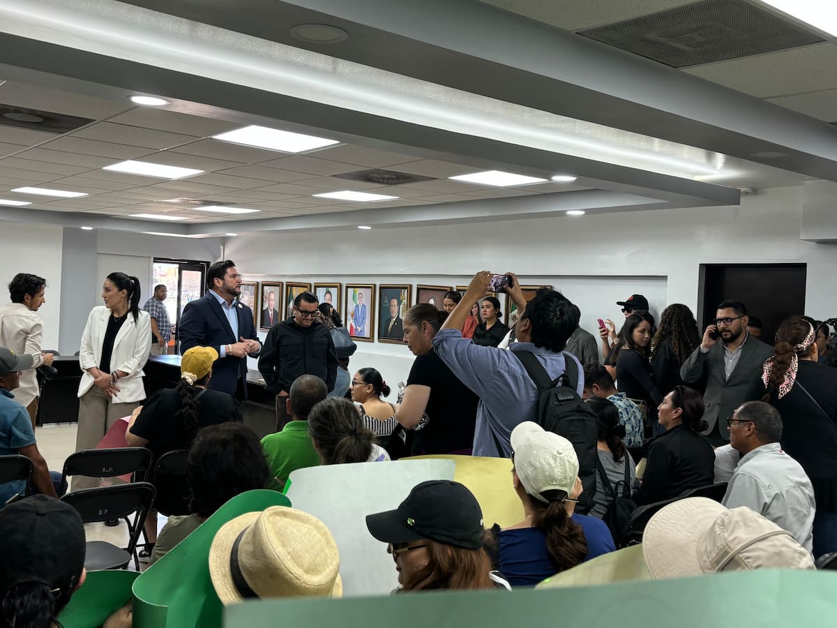 Manifestantes entregaron un pliego petitorio en el que exigen la suspensión permanente del proyecto. Foto: Lorena Salinas