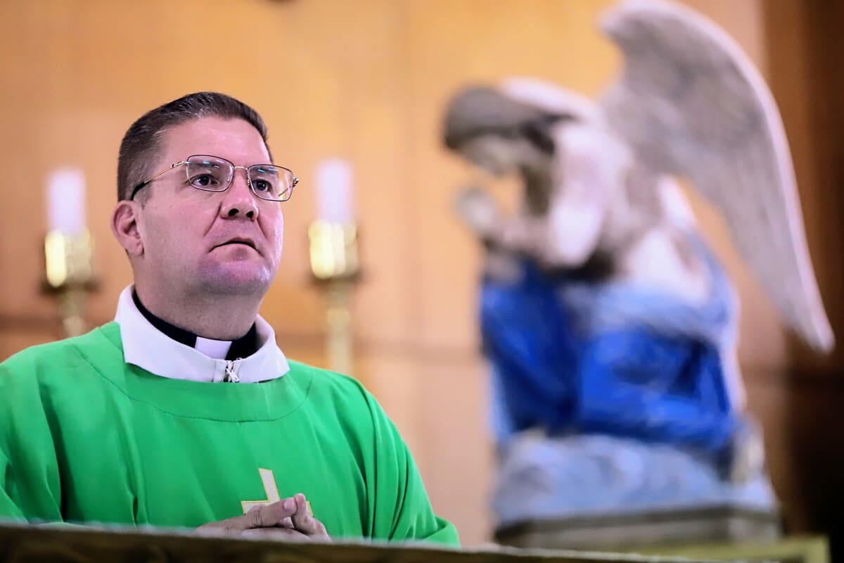 Tiene el padre Daniel Millán dos nuevas encomiendas